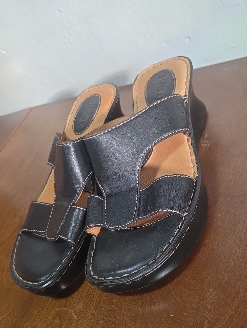 Born Black Leather Slide Sandals with Tan Insole Womens Size 9